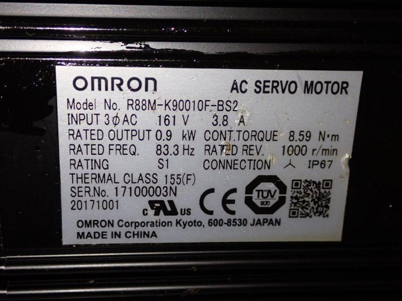 OMRON 0.9 KW AC SERVO MOTOR  -  R88M-K90010F-BS2