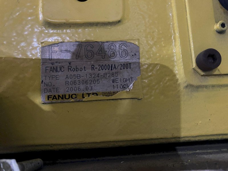 FANUC – R-2000iA/200T w/ R-J3iB Controls PARTS ONLY