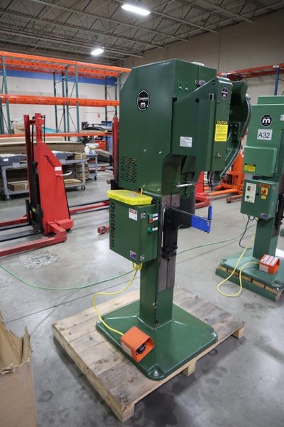 Milford Orbitform #305 Riveter, Feeed Bowl and Track, Tooling, Remote Trip- Auction Item