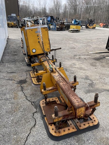 15,000 LBS X 20' UNIVAC MODEL #HG-55 VACUUM SHEET LIFTER. STOCK # 2758
