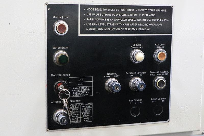 230 Ton x 12 ft. Pacific Hydraulic Press Brake Model FF 230-12 I