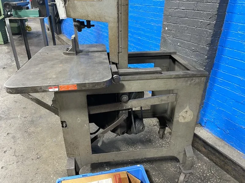 ROLL-IN 18.5” X 30.5” VERTICAL BAND SAW