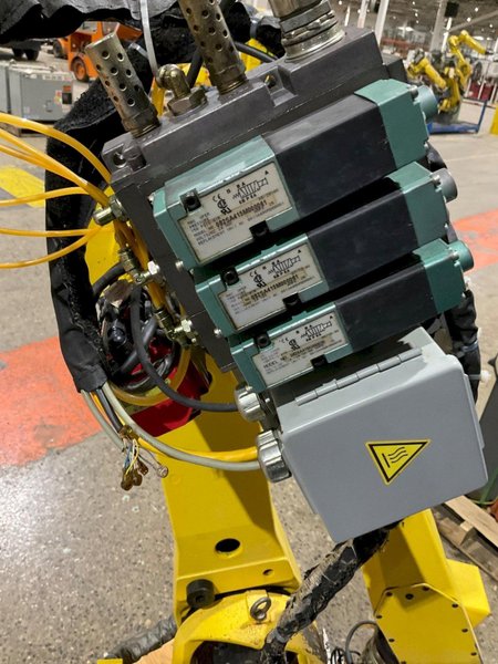 FANUC M-16IB/20 ROBOT + R-J3IB CONTROLLER USED