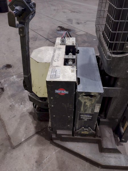 3,000 LB NISSAN MODEL #WSN-30-TH ELECTRIC POWERED PALLET MOVER FORKLIFT: STOCK #19284