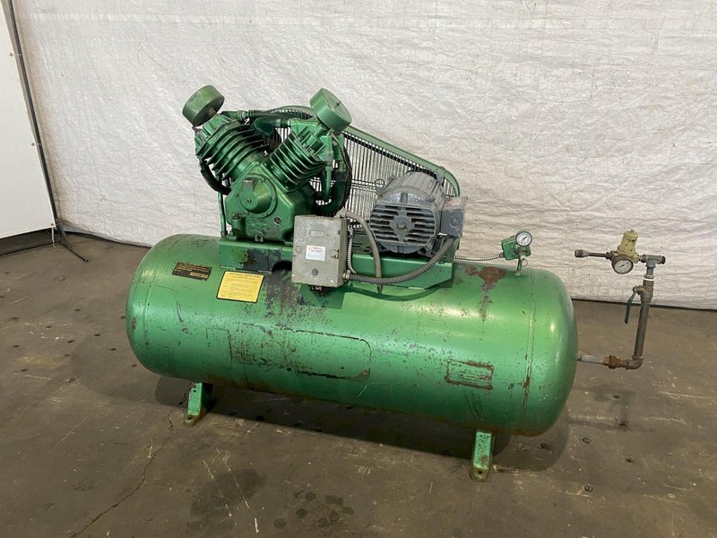 10 HP DAYTON SPEEDAIRE PISTON TYPE AIR COMPRESSOR. STOCK # 1054922