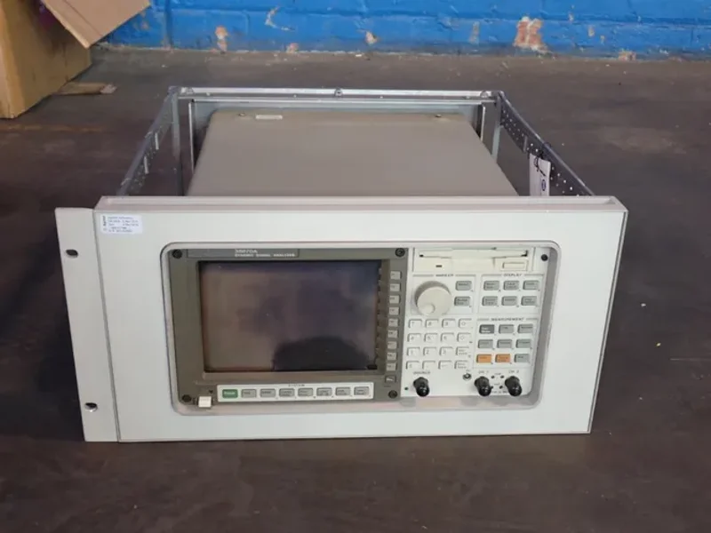 HEWLETT PACKARD DYNAMIC SIGNAL ANALYZER   -  35670A