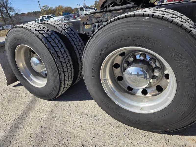 PETERBILT 567 - Trucks