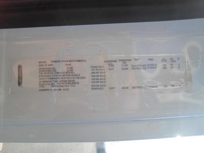 2010 Freightliner Cascadia Day Cab Semi Truck