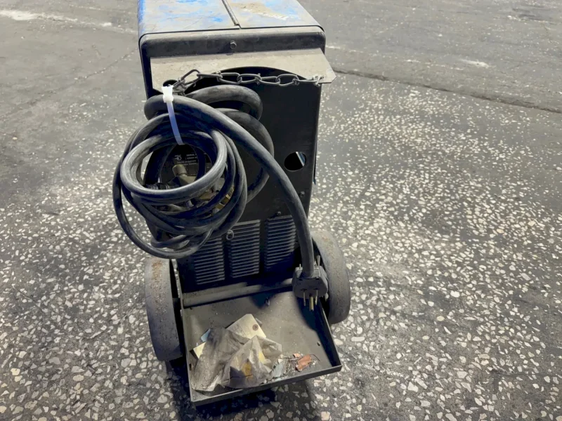 MILLER 200 AMP WELDER   -  MILLERMATIC 250