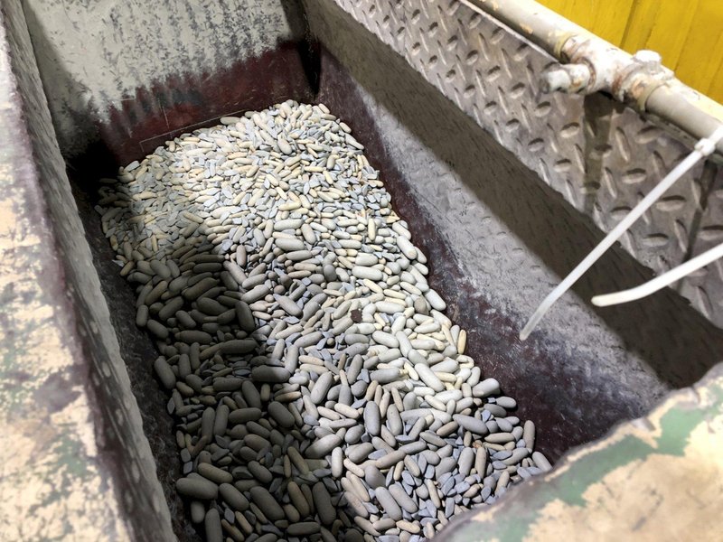 4 CUBIC FOOT ELECTRO-DEBURRING COMPANY  MODEL #R32 TUB TYPE VIBRATORY FINISHING MACHINE : STOCK #17209