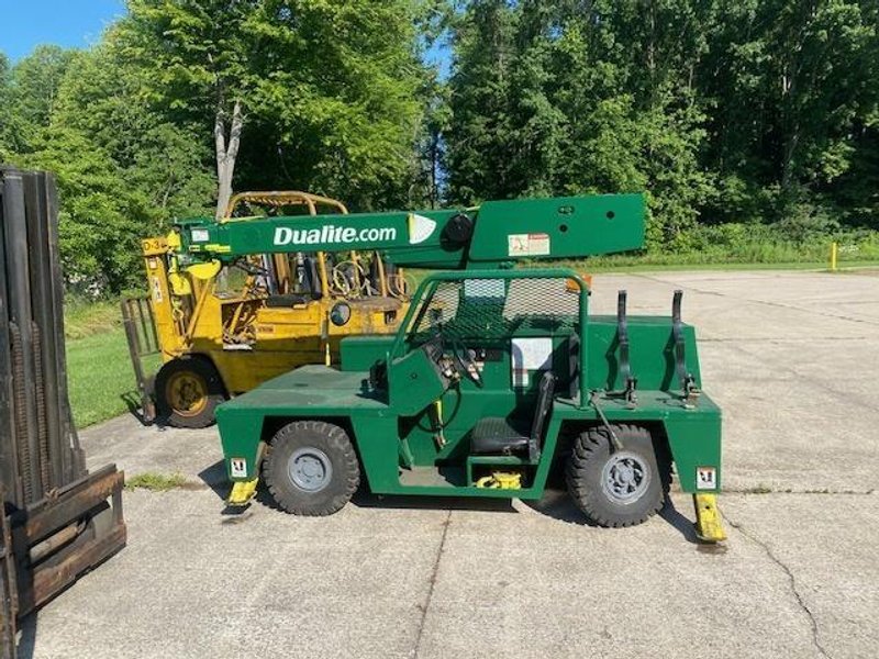 8,000 LB BRODERSON IC-325B CARRY DECK CRANE. STOCK # 0777325