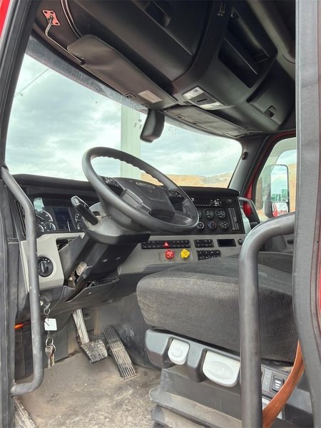 2020 Freightliner Cascadia 1FUJHHDV0LLLC1688