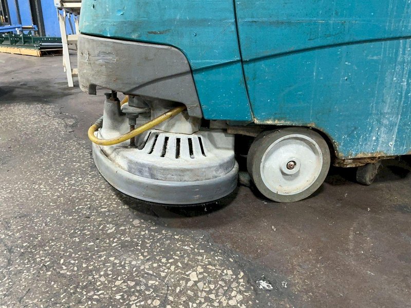 TENNANT WALK BEHIND FLOOR SCRUBBER  -  MODEL T5