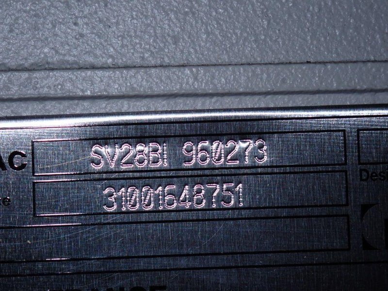 LEYBOLD VACUUM PUMP   -  SV28BI 960273