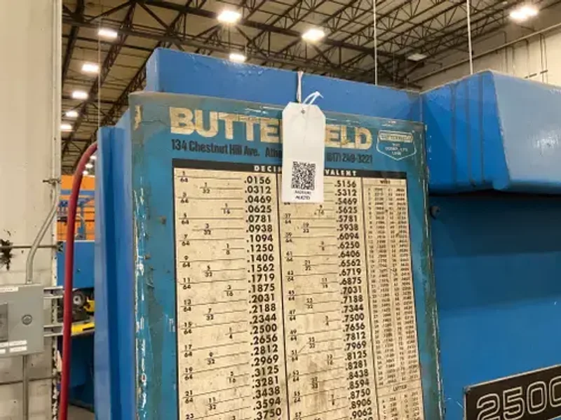 10&#039; X 1/4&quot; CINCINNATI CNC HYDRAULIC POWER SQUARING SHEAR.  STOCK # 1006925