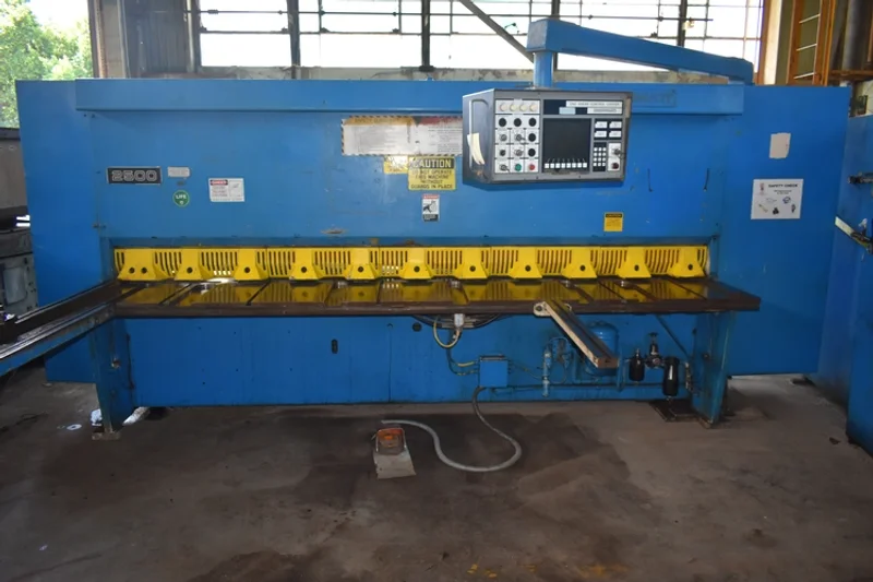 10&#039; X 1/4&quot; CINCINNATI CNC HYDRAULIC POWER SQUARING SHEAR.  STOCK # 1006925