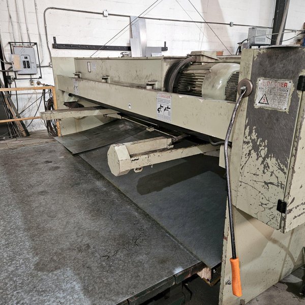 10' X 1/4" US INDUSTRIAL 1025 HYDRAULIC SHEAR. STOCK # 0134025.