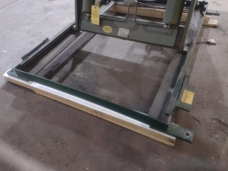 4000 LBS X 60" X 30" SOUTHWORTH MODEL #LS4-36 HYDRAULIC SCISSOR LIFT TABLE WITH ROLLER TOP, 110 VOLT: STOCK #20917