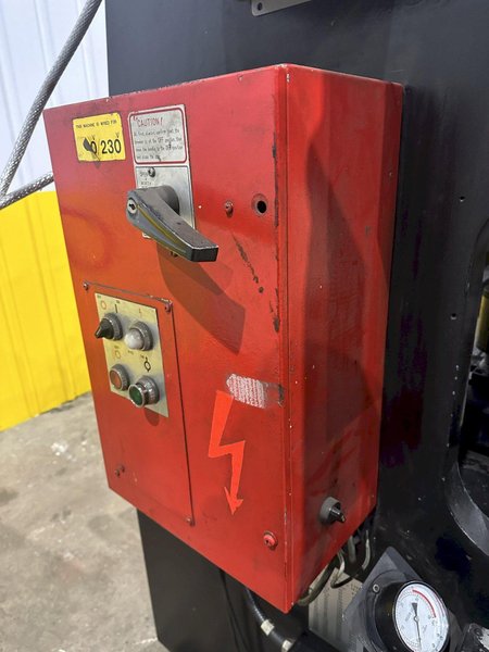 80 TON x 8' AMADA MODEL #RG-80 HYDRAULIC PRESS BRAKE NC9-EX CONTROL: STOCK #19753