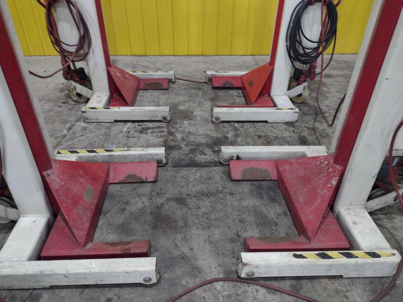 (4) 13,000 LBS STERTIL-KONI MODEL ST-1060 HEAVY DUTY MOBILE COLUMN LIFT JACKS: STOCK #23063