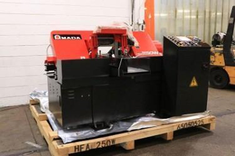 AMADA HORIZONTAL BANDSAW HFA250W