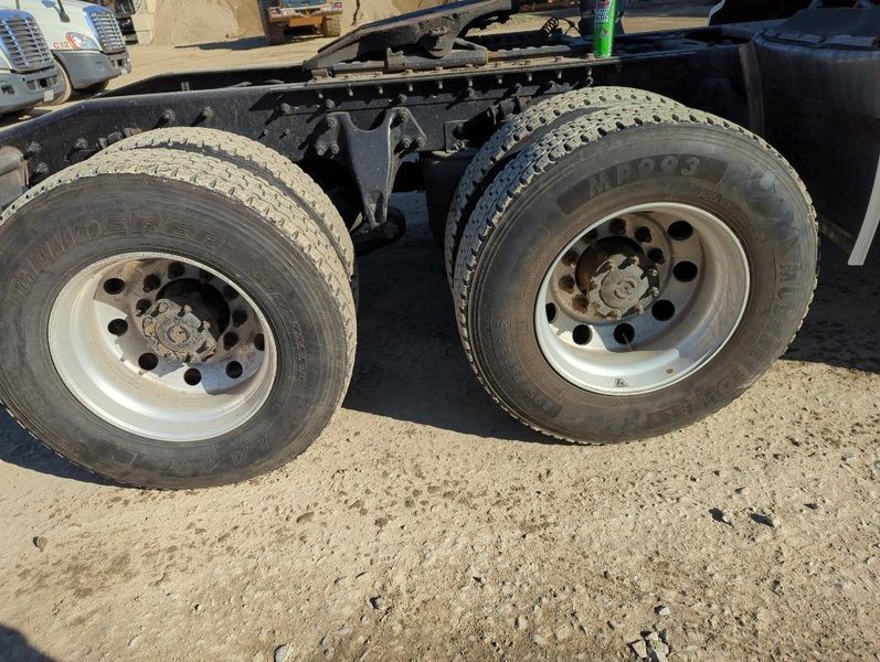 2022 International LT625 3HSDZAPR2NN443564