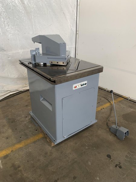 8-7/8&quot; X 8-7/8&quot; X 1/4&quot; BOSCHERT LB15KS6/25 HYDRAULIC NOTCHING MACHINE. STOCK # 0105023