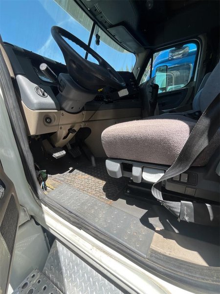 2017 Freightliner Cascadia 125 3AKJGLDR4HDHY0030