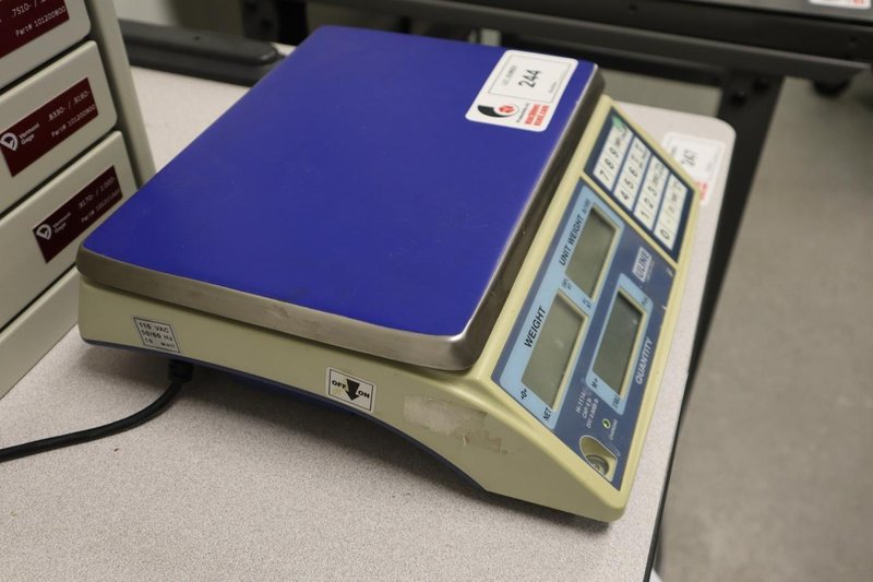 ULine H-1114 Electronic Digital Scale, 6LB Capacity, Single Phase- Auction Item