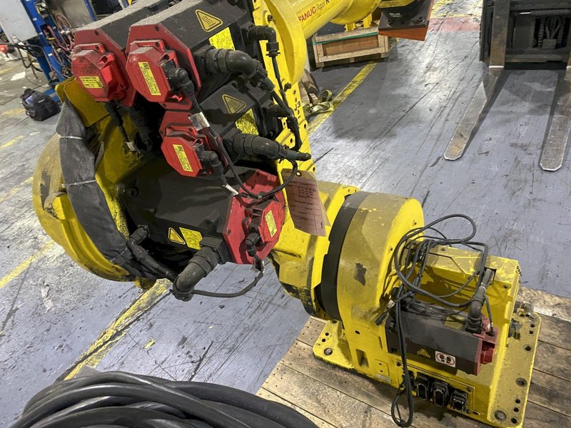 FANUC – R-2000iA/200T w/ R-J3iB Controls PARTS ONLY
