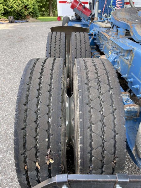 2011 Peterbilt 367 Flat Top 
w/36” Sleeper and an Air Compressor