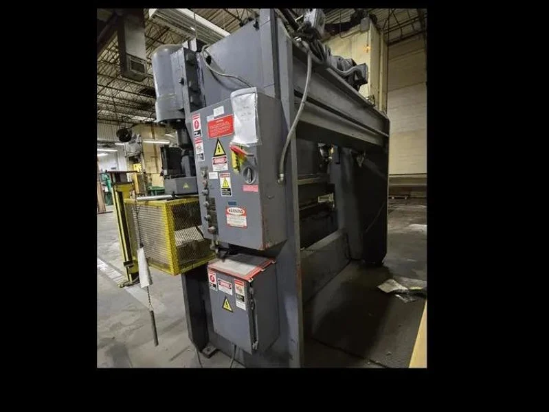 110 TON X 10&#039; PACIFIC HYDRAULIC PRESS BRAKE
