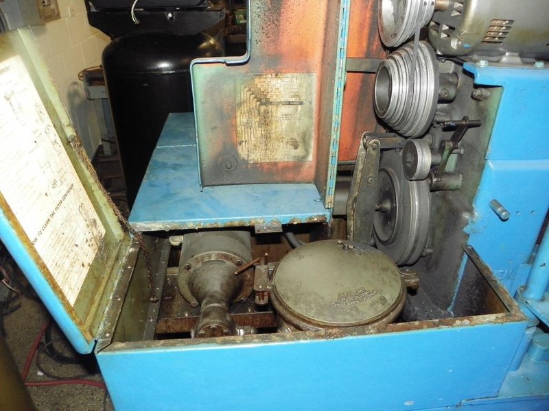 Sunnen Model 1800 Power Stroke Honing Machine, S/N 73633. Offered for parts / rebuild. 