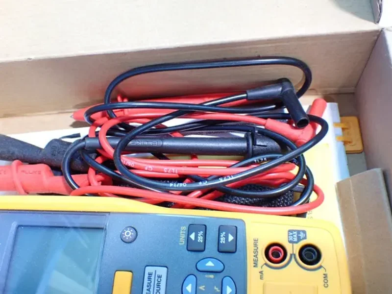 FLUKE THERMOCOUPLE CALIBRATOR  -  714B