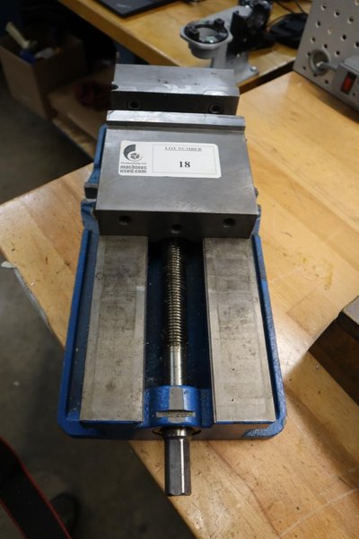 Kurt D688 6&quot; Machine Vise w Steel Jaws- Auction Item