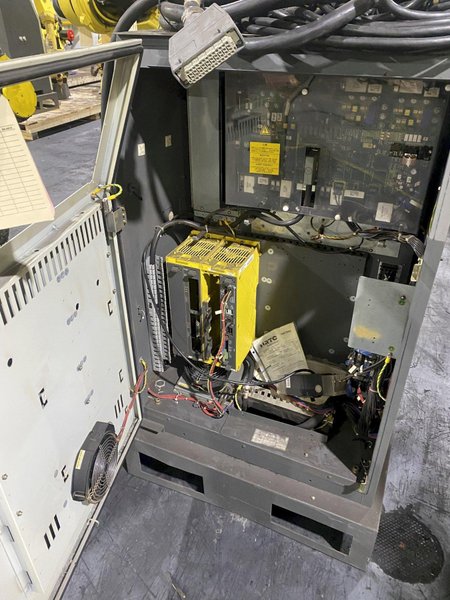 FANUC – R-2000iA/165F w/ R-J3iB Controls PARTS ONLY