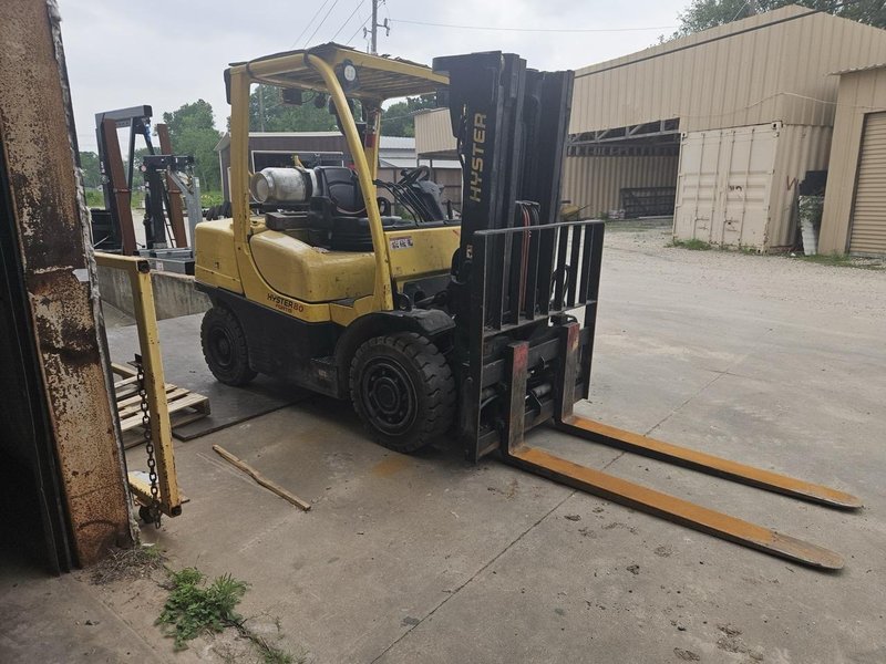 Hyster H80FT 7,000 lb LPG Pneumatic Tire Forklift, 2022 – Triple Mast, Side Shift, 48” Forks, Heavy-Duty Industrial Lift Truck