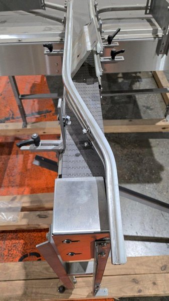 CONTAINER HANDLING SYSTEMS RECIRCULATING ACCUMULATION TABLE/CONVEYOR LINE USED