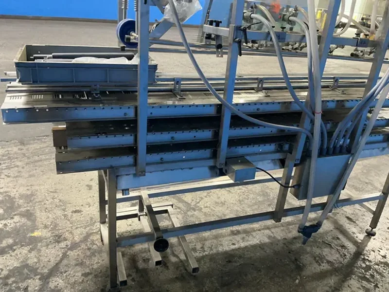 4 NOZZLES AUTOMATIC INLINE LIQUID FILLER MACHINE