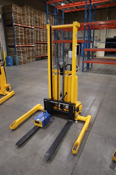 Uline H-5439 Electric Straddle Stacker Lift, 2,200# Cap, 63" Max Height, 50" Between Outriggers, 12 Volt Battery with Charger, 42" Forks- Auction Item