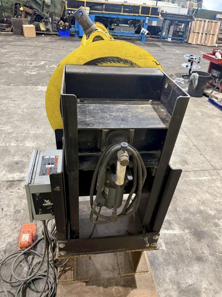 1,250 LB STINGER MODEL #P-1250 PIPE WELDING POSITIONER WITH 30" GRIPPER CHUCK: YOBRO #25216