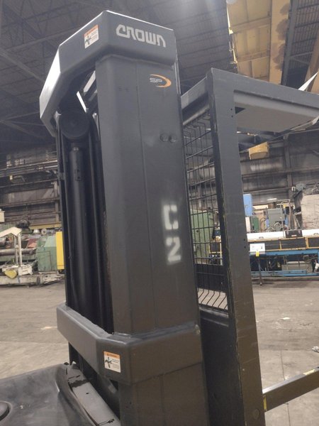 3,000 LB CROWN MODEL #SP 3500 ELECTRIC ORDER PICKER FORKLIFT 2018 : YOBRO #25408