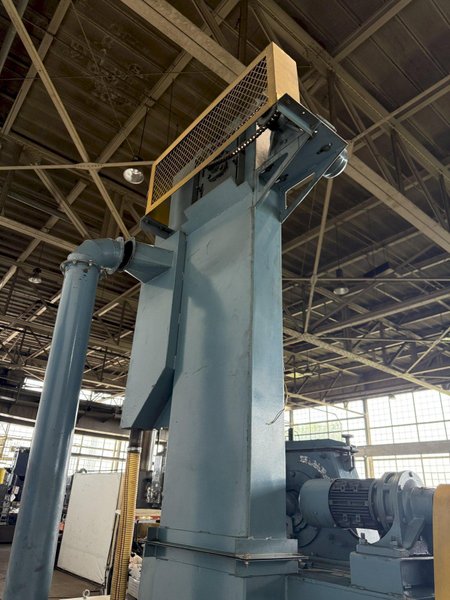 5 CUBIC FOOT TD326 RUBBER BELT TUMBLE BLAST SYSTEM W/ ELEVATOR RECLAIM SYSTEM &amp; DUST COLLECTOR. STOCK # 0670425.