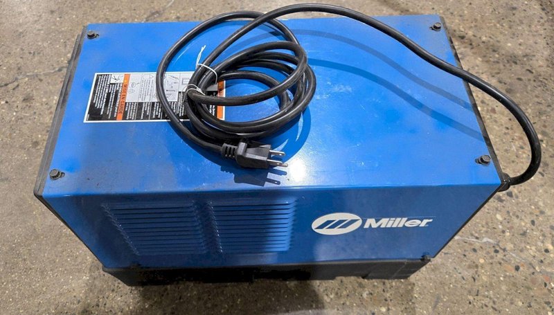 MILLER COOLMATE 3 WATER COOLANT SYSTEM 3GALLON 500AMP USED