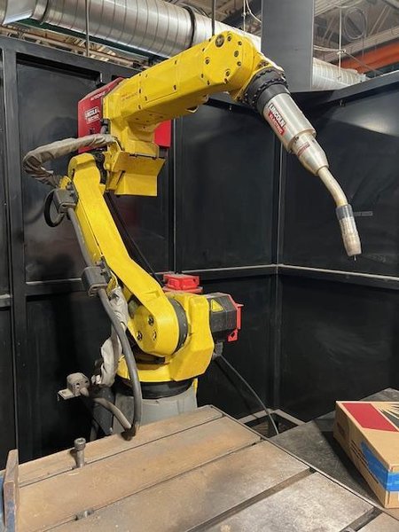Lincoln Electric System 5 Robotic Welding Cell, 2013 – Fanuc ARCMate 100iC, Lincoln R350 350 Amp Power Supply