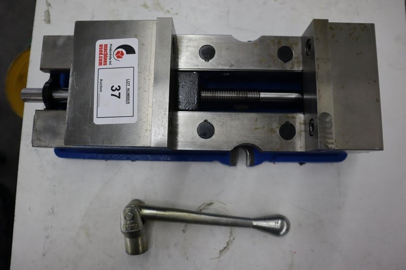 Kurt DX6 6" Machine Vise, Steel Jaws, Handle- Auction Item