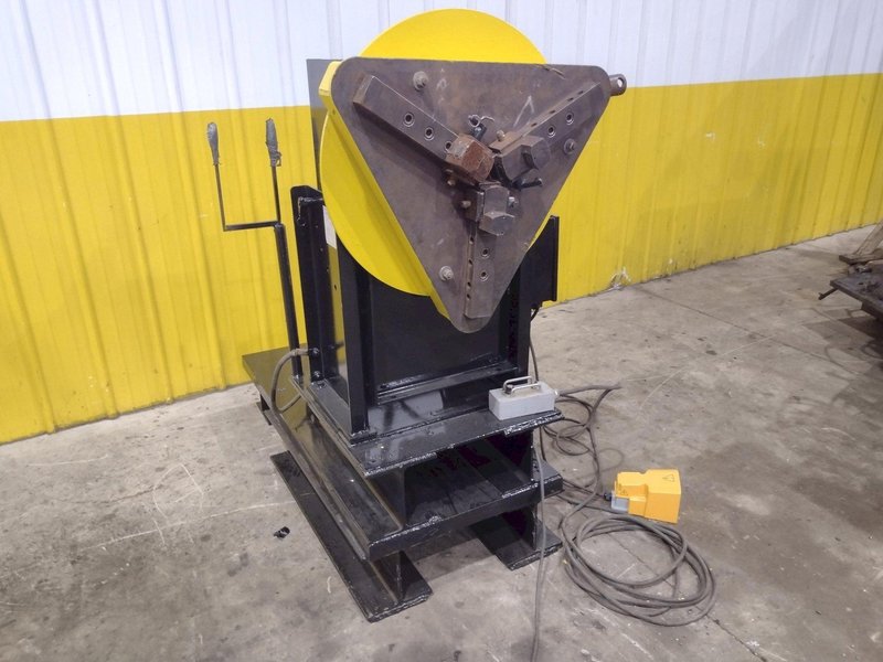 1,250 LB STINGER MODEL #P-1250 PIPE WELDING POSITIONER WITH 30" GRIPPER CHUCK : YOBRO #25213