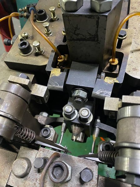 1/8&quot; Shanghai Wuling Model SD-30 Bi-Metal Contact Heading Machine