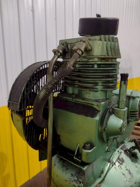 5 HP SPEEDAIRE MODEL #5Z399A2 VERTICAL AIR COMPRESSOR: STOCK #19595