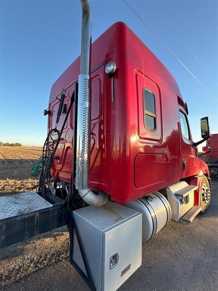 2020 Freightliner Cascadia LC1672